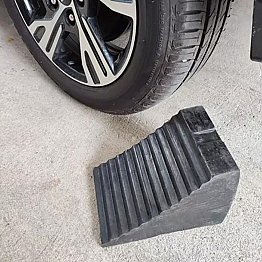 HGV Rubber Wheel Chock – In Use